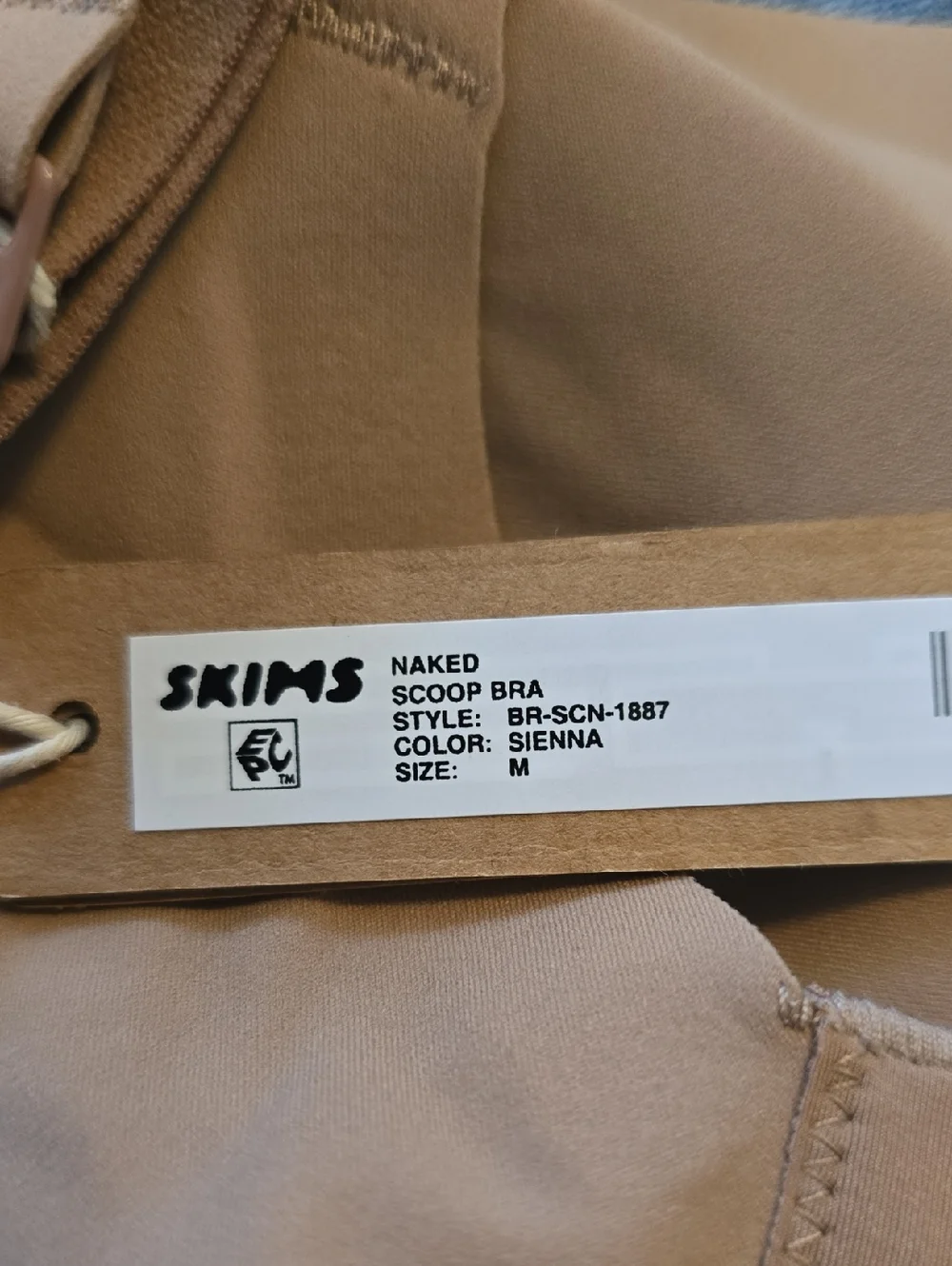 SKIMS Kim Kardashian Women's Medium Naked Scoop Bra New w/ Tags! - Picture 3 of 4